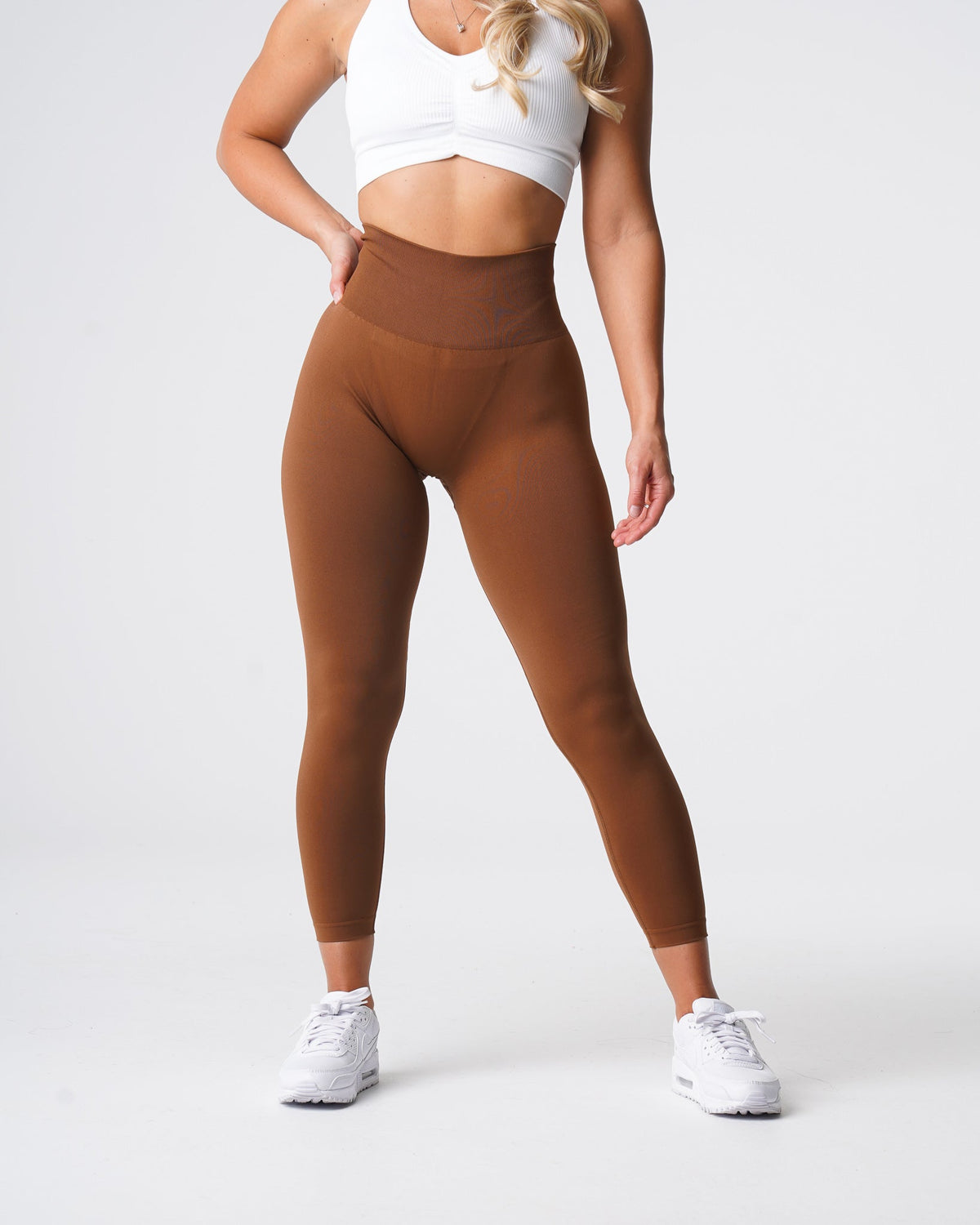 Women Caramel Solid Seamless Leggings | NVGTN