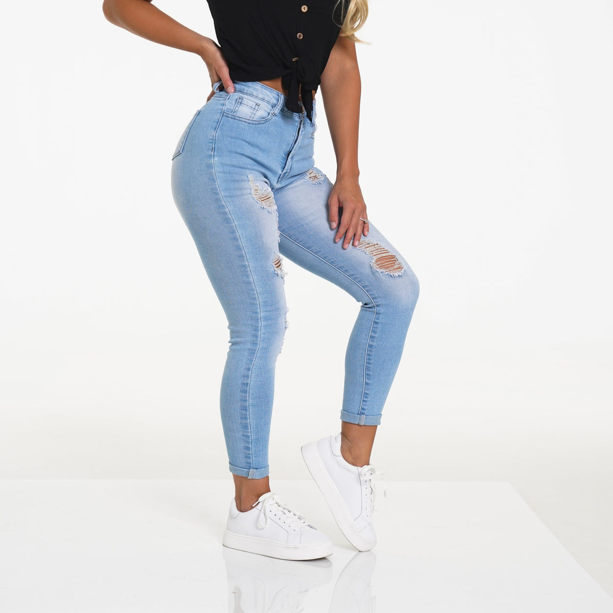 Women Navishape Light Wash Ripped Jeans | NVGTN