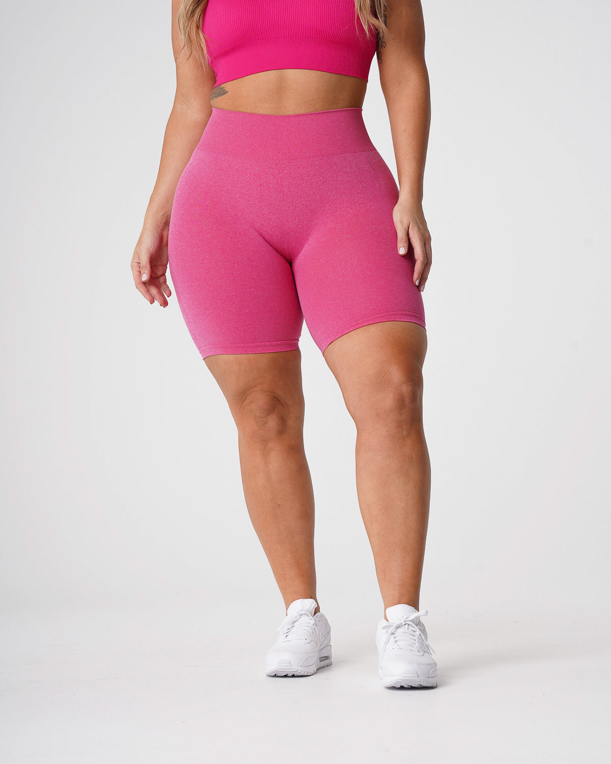 Women Fuchsia Pro Seamless Shorts | NVGTN