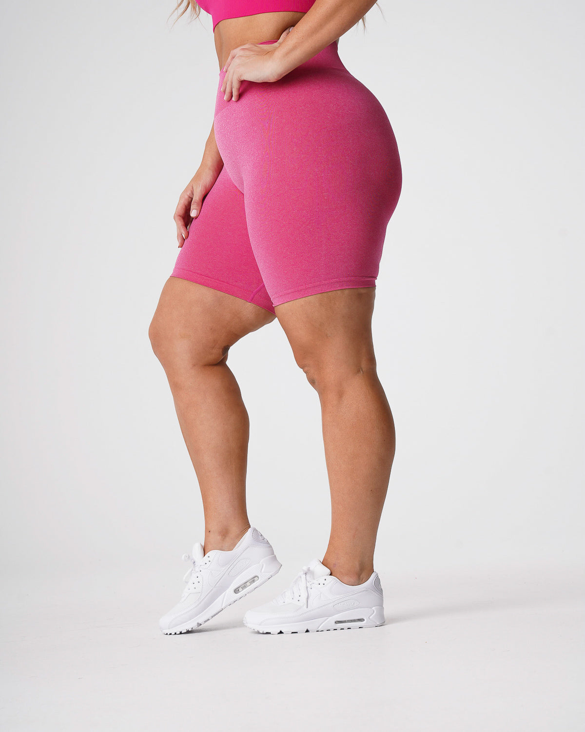 Women Fuchsia Pro Seamless Shorts | NVGTN