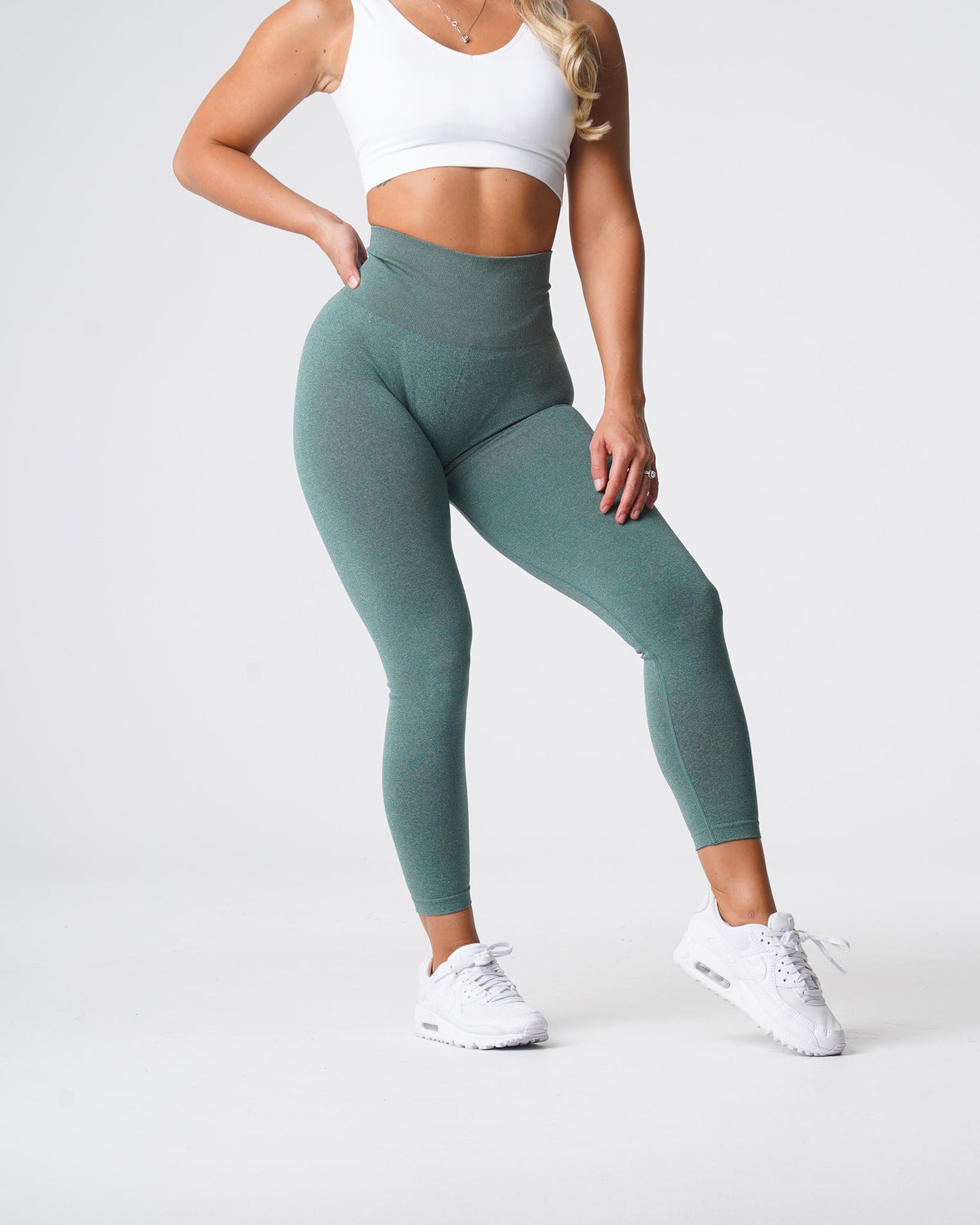 Women Forest Green Curve Seamless Leggings | NVGTN