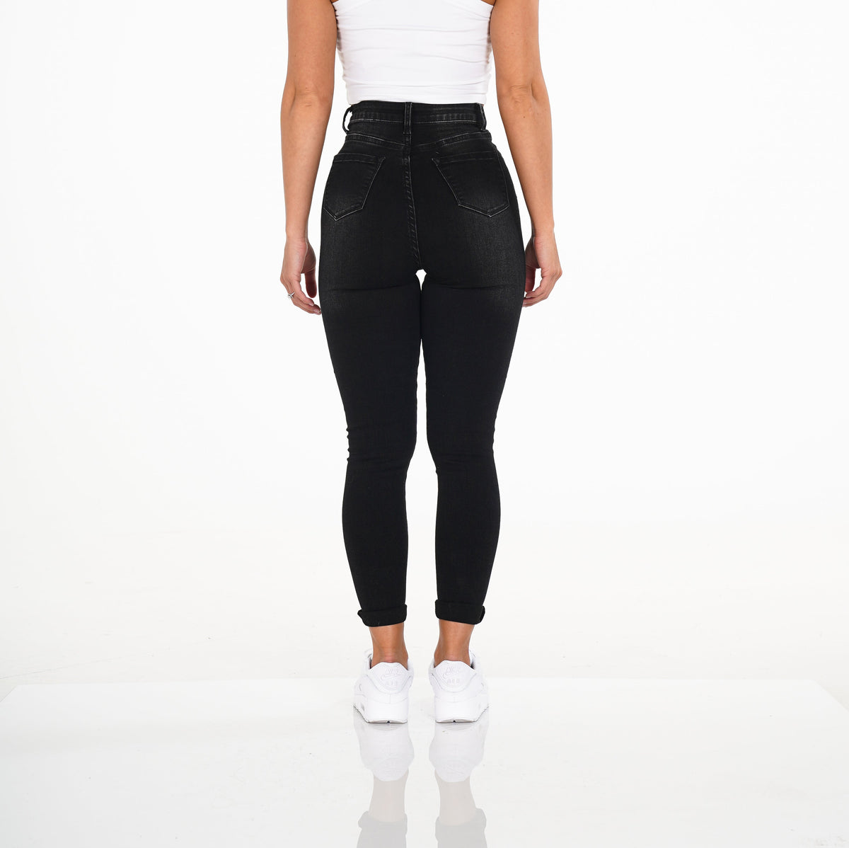 Women Navishape Black Jeans | NVGTN