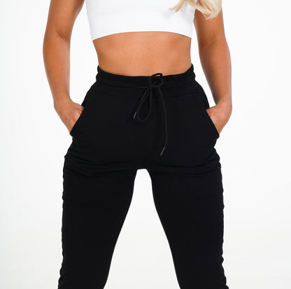 Women Black Relax Joggers | NVGTN