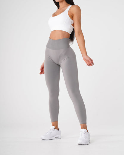 Women Light Grey Solid Seamless Leggings | NVGTN