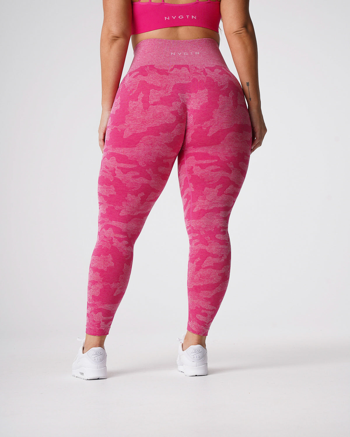 Women Fuchsia Camo Seamless Leggings | NVGTN
