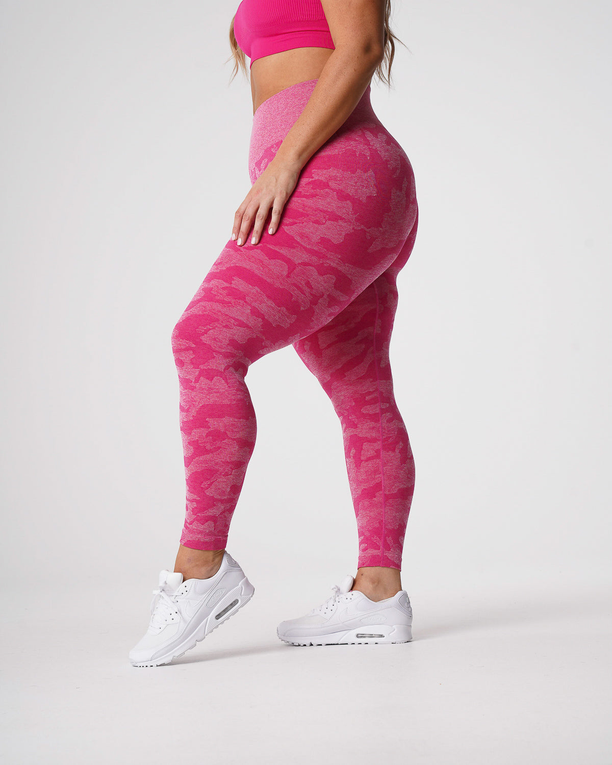 Women Fuchsia Camo Seamless Leggings | NVGTN