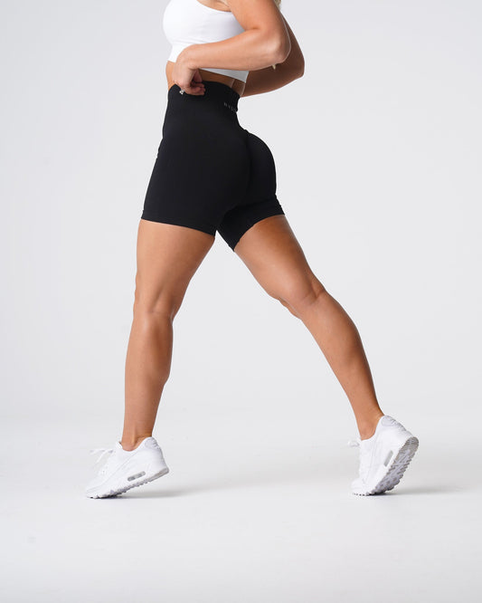 Women Black Solid Seamless Shorts | NVGTN