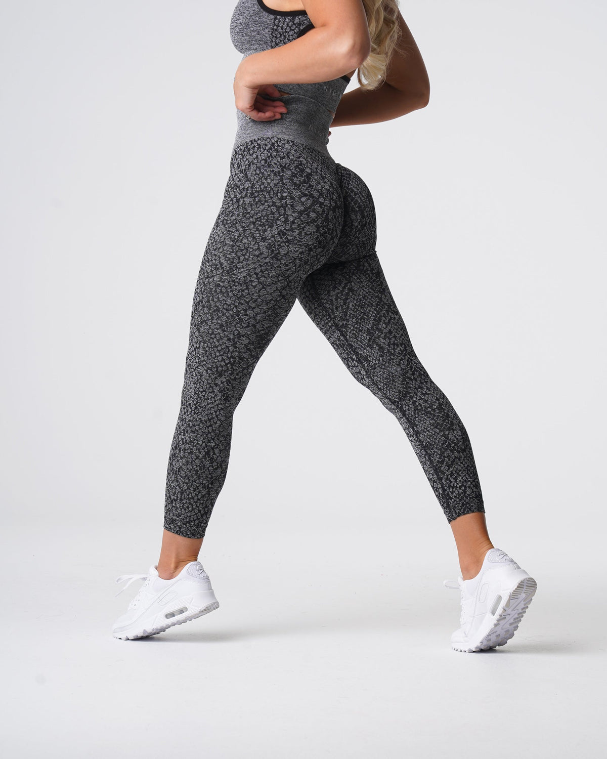 Women Black Speckled Snakeskin Seamless Leggings | NVGTN