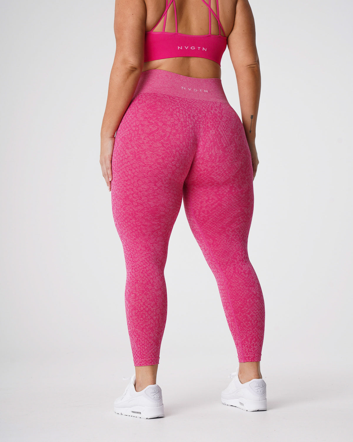 Women Fuchsia Snakeskin Seamless Leggings | NVGTN