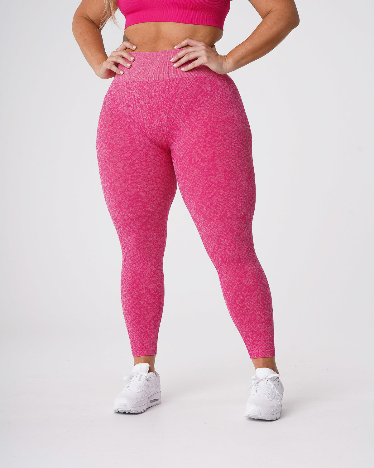 Women Fuchsia Snakeskin Seamless Leggings | NVGTN