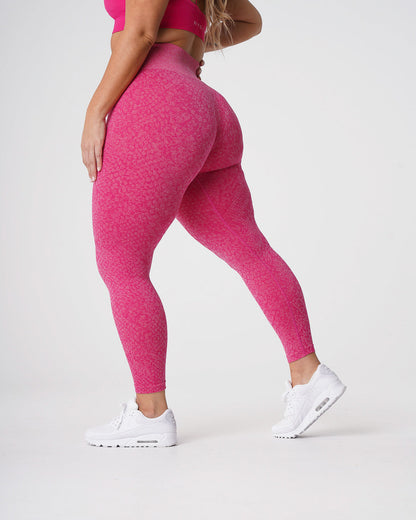Women Fuchsia Snakeskin Seamless Leggings | NVGTN