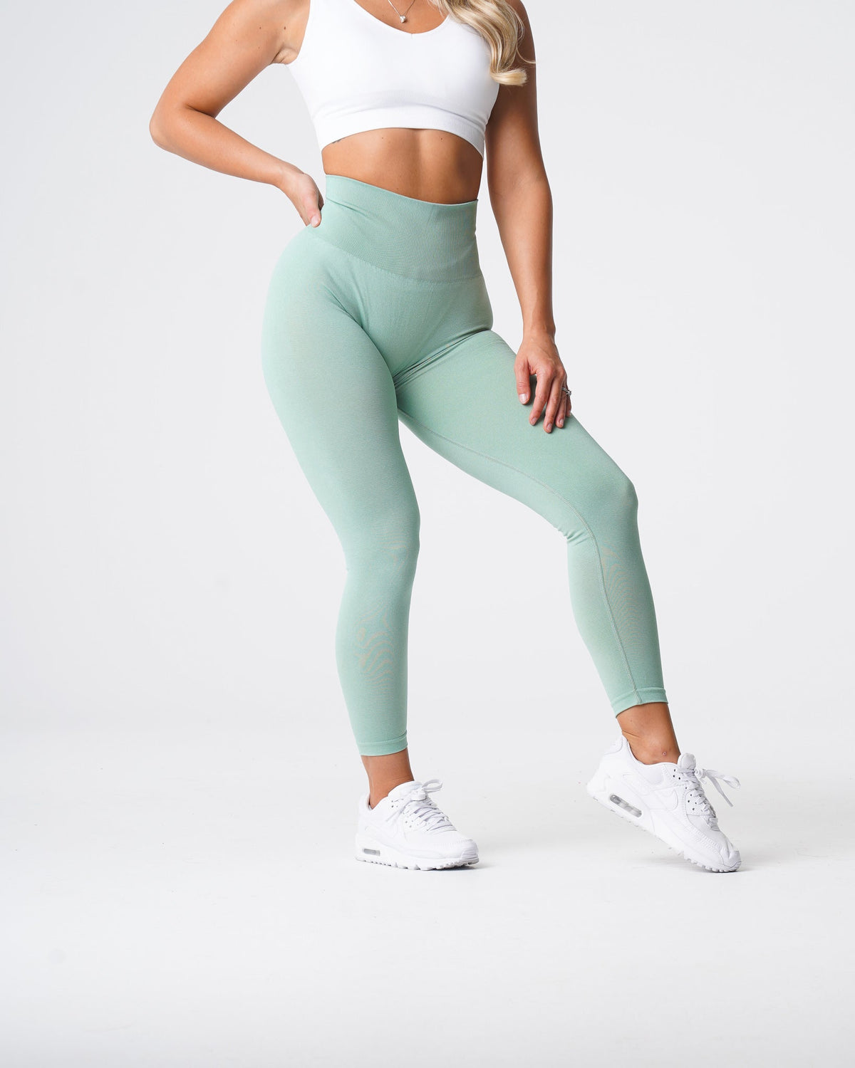 Women Sage Green Curve Seamless Leggings | NVGTN