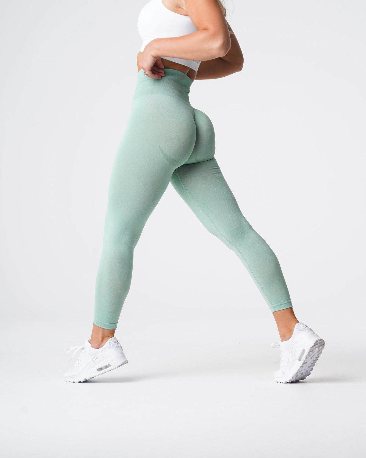 Women Sage Green Curve Seamless Leggings | NVGTN