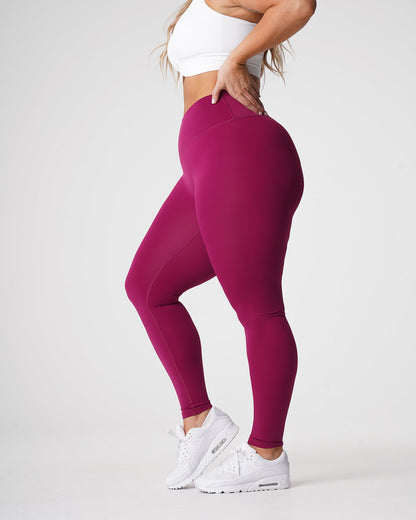 Women Berry Signature 2.0 Leggings | NVGTN