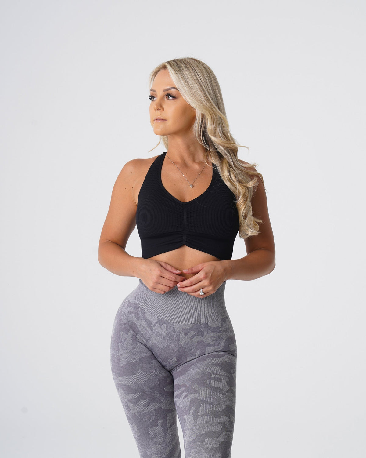 Women Black Cinched Seamless Bra | NVGTN