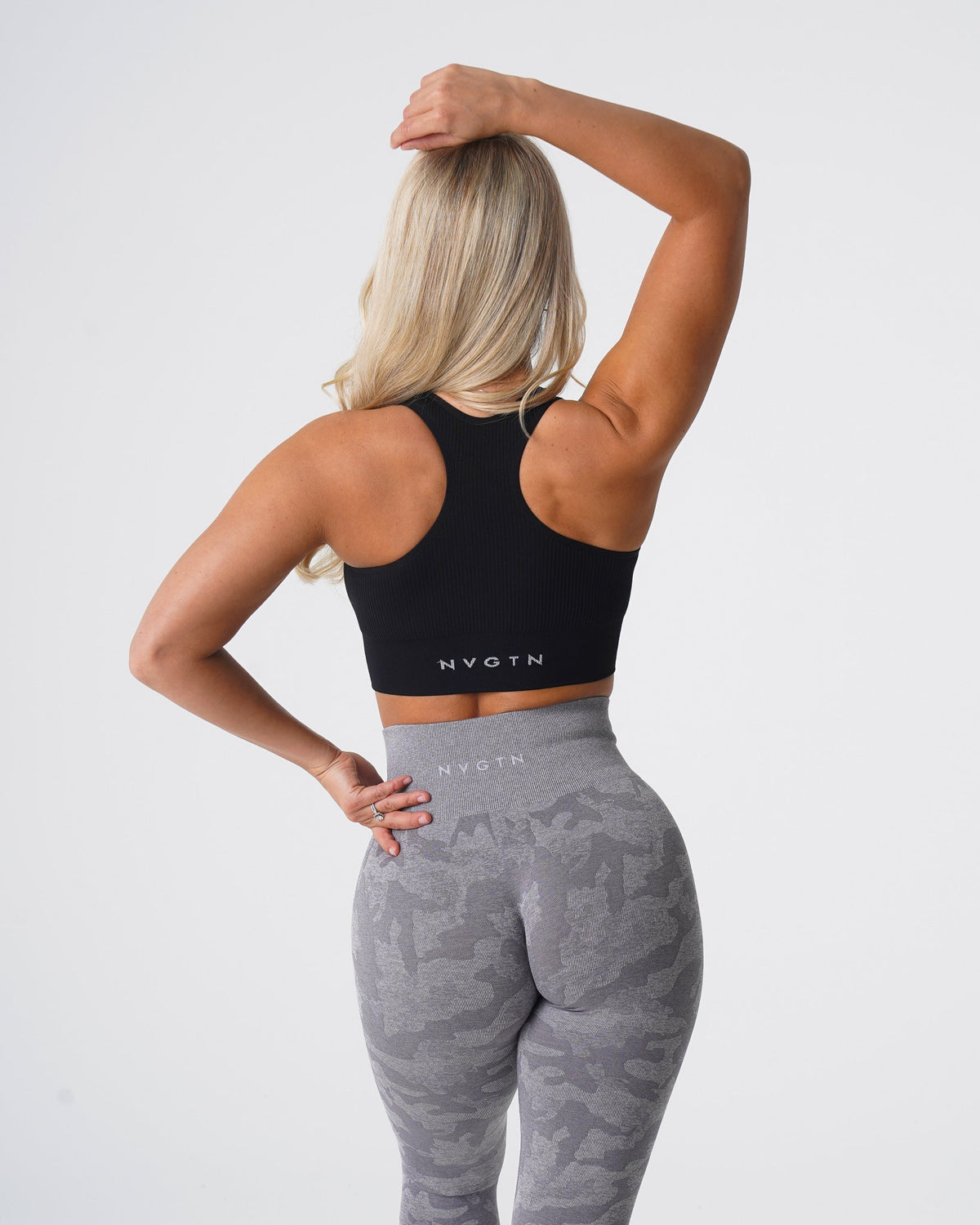 Women Black Cinched Seamless Bra | NVGTN