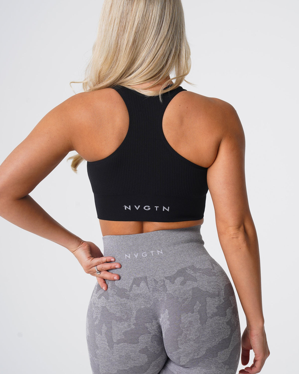 Women Black Cinched Seamless Bra | NVGTN