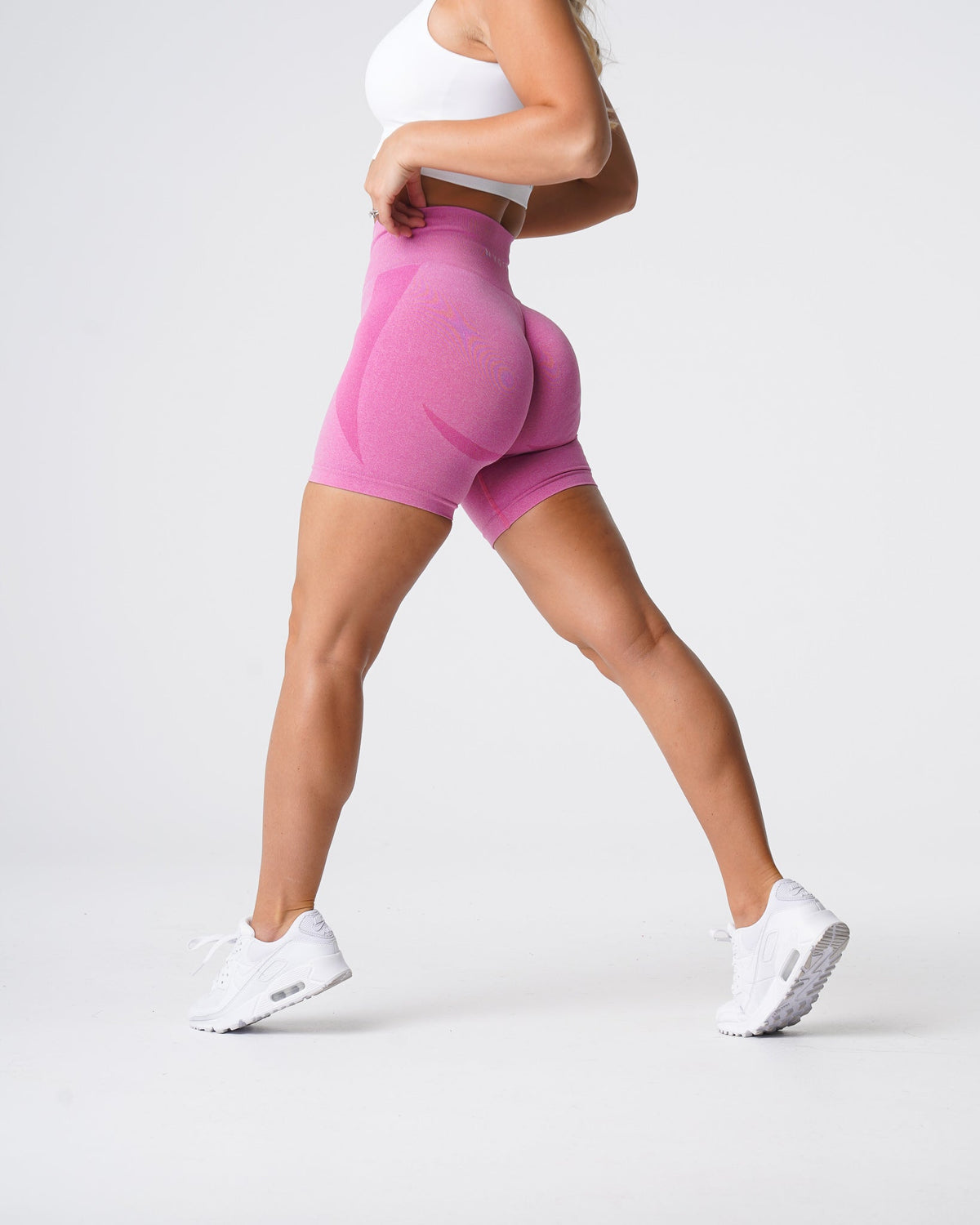 Women Bubble Gum Pink Contour Seamless Shorts | NVGTN