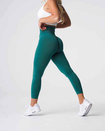 Women Emerald Solid Seamless Leggings | NVGTN
