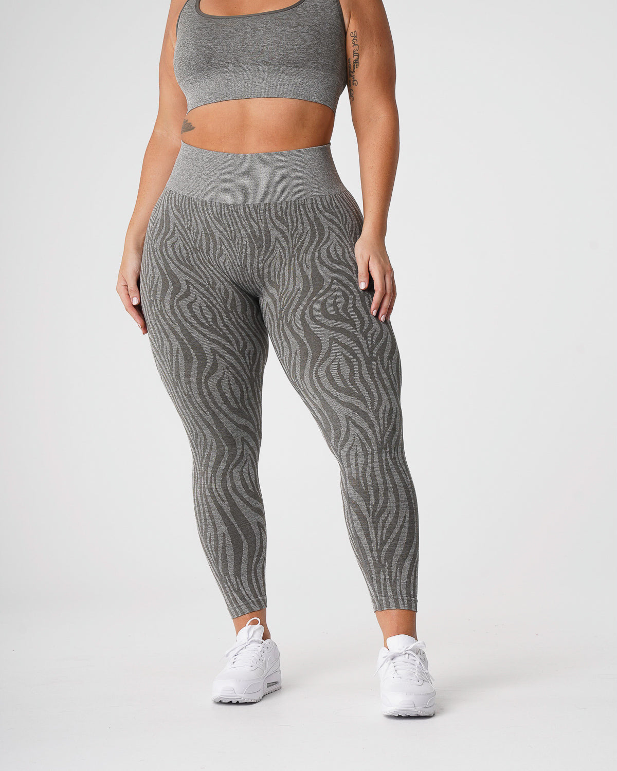 Women Khaki Green Zebra Seamless Leggings | NVGTN