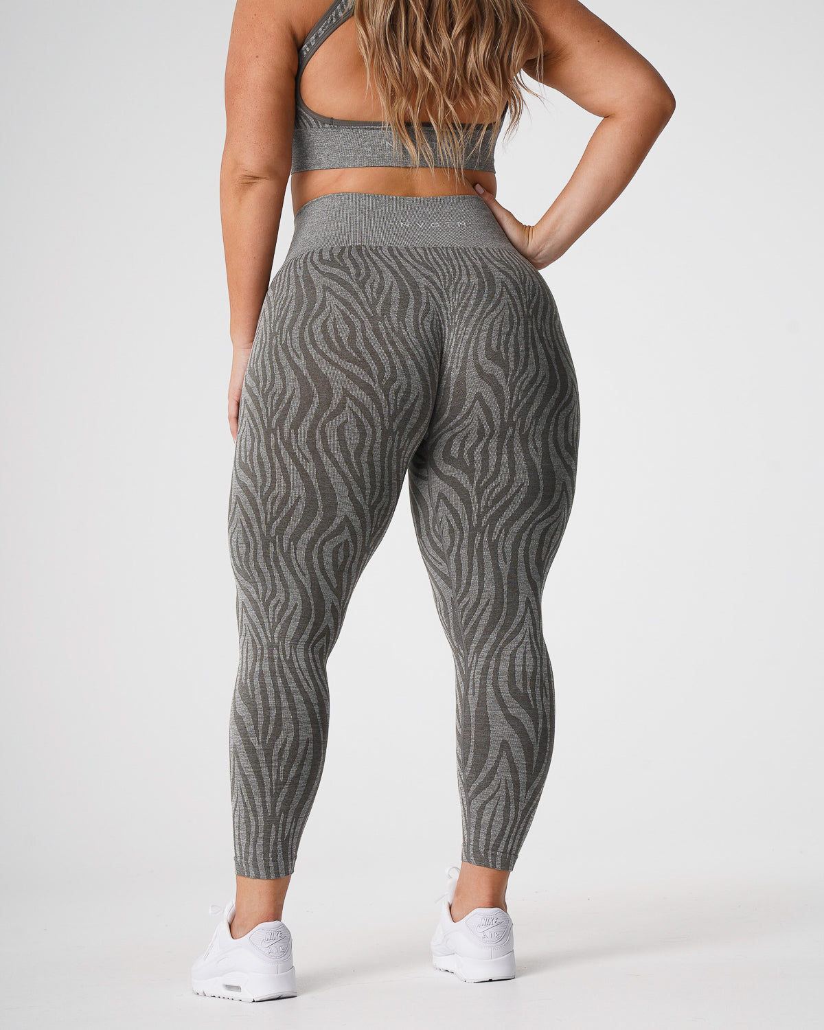 Women Khaki Green Zebra Seamless Leggings | NVGTN