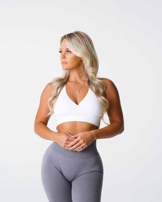 Women White Pursuit Seamless Bra | NVGTN