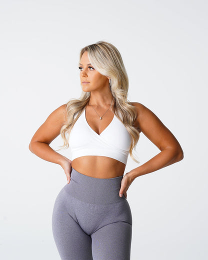 Women White Pursuit Seamless Bra | NVGTN