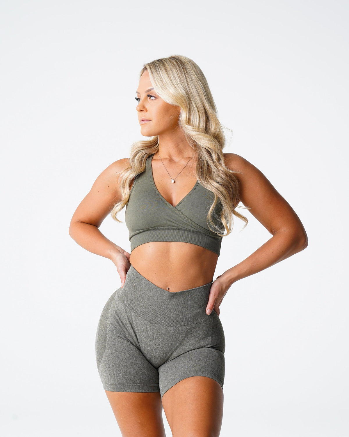 Women Khaki Green Pursuit Seamless Bra | NVGTN