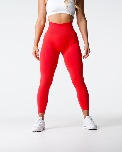 Women Scarlet Solid Seamless Leggings | NVGTN