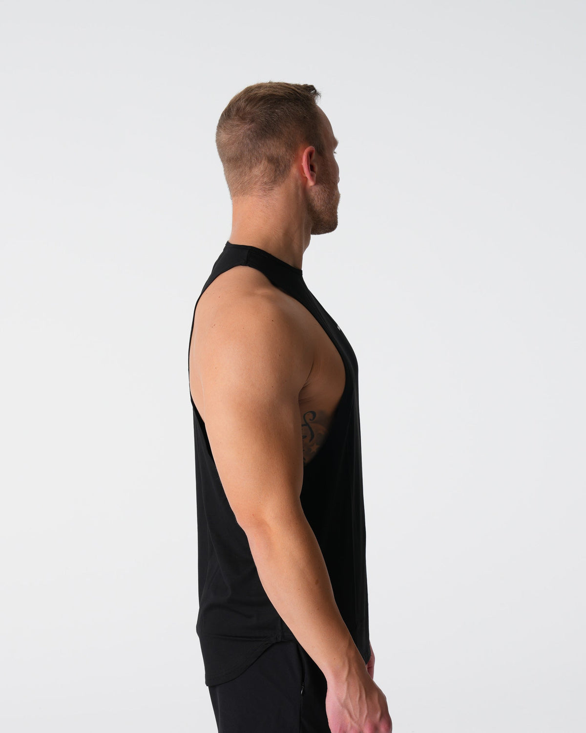 Men Black Tech Edge Tank | NVGTN