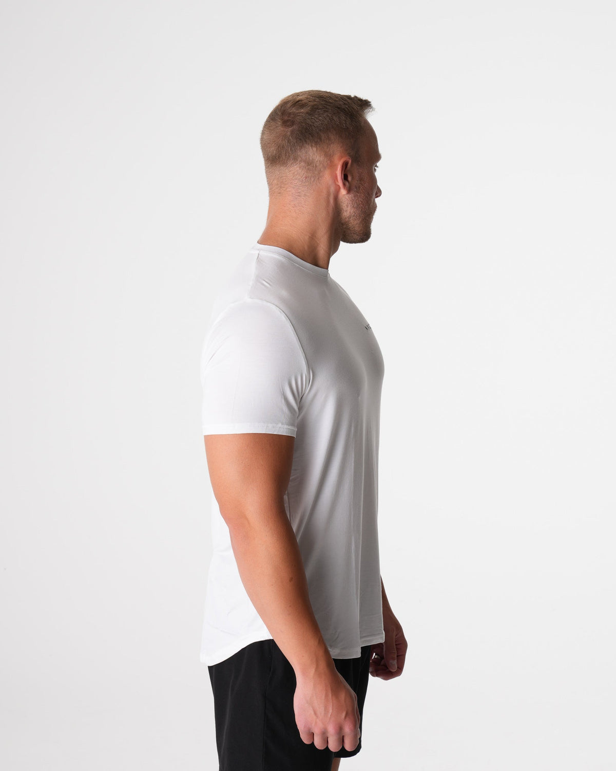 Men White Tech Fitted Tee | NVGTN
