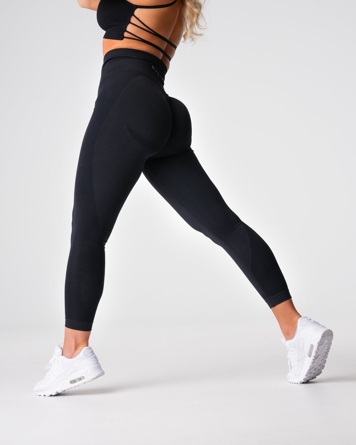 Women Black Contour 2.0 Seamless Leggings | NVGTN