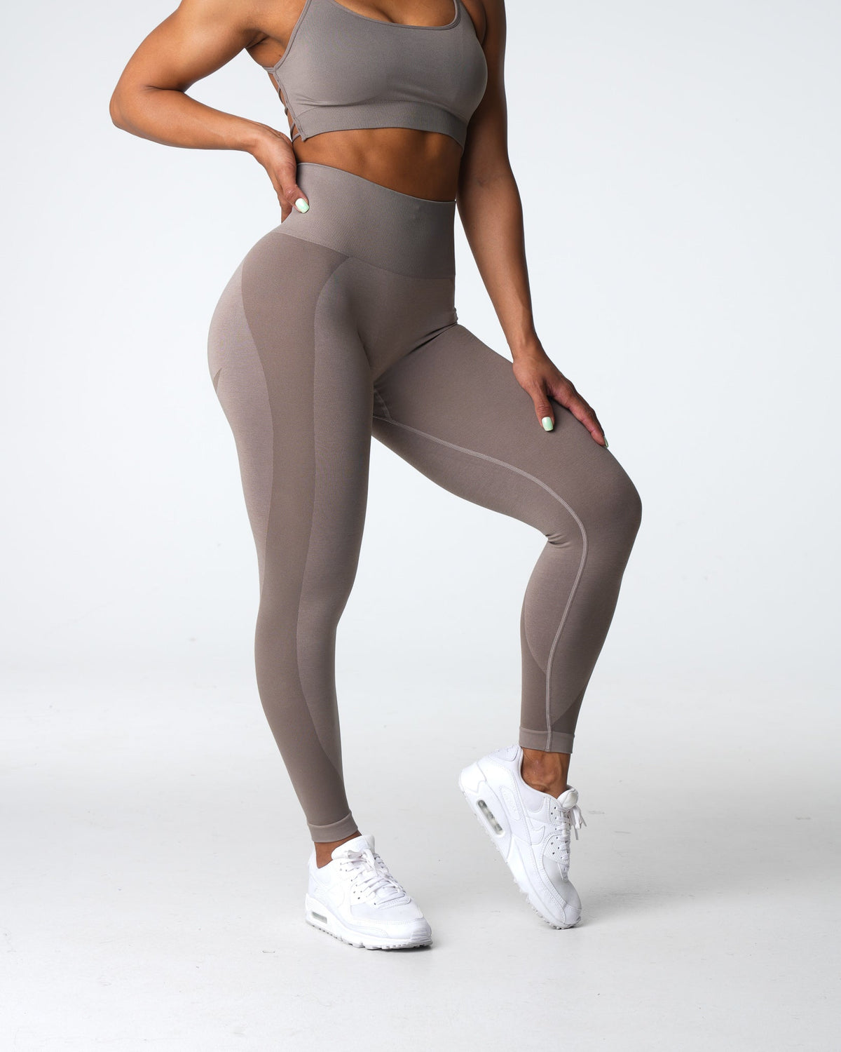 Women Taupe Contour 2.0 Seamless Leggings | NVGTN