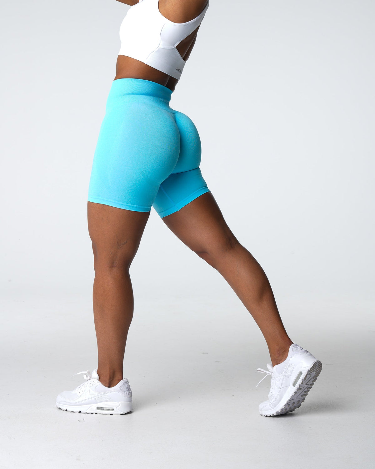 Women Aqua Contour Seamless Shorts | NVGTN