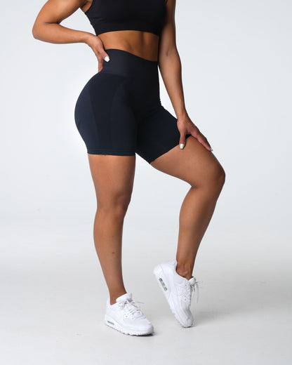 Women Black Contour 2.0 Seamless Shorts | NVGTN