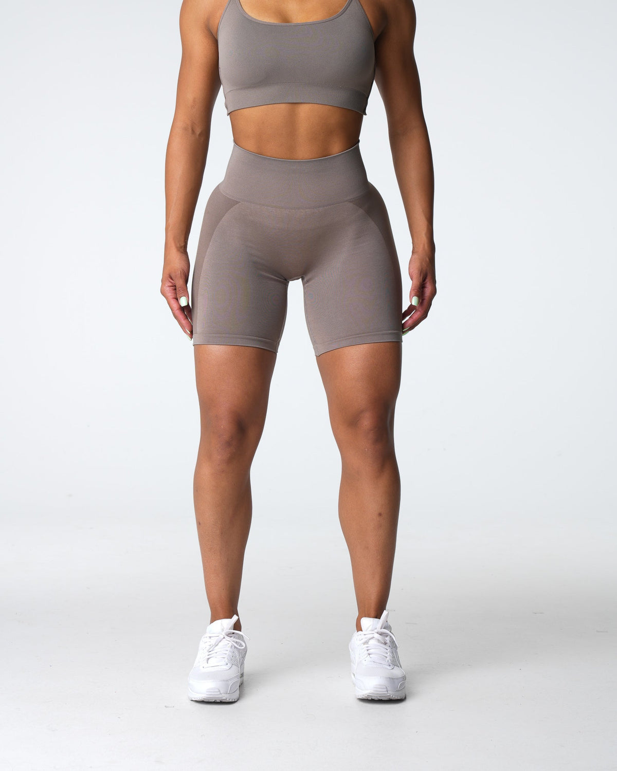 Women Taupe Contour 2.0 Seamless Shorts | NVGTN