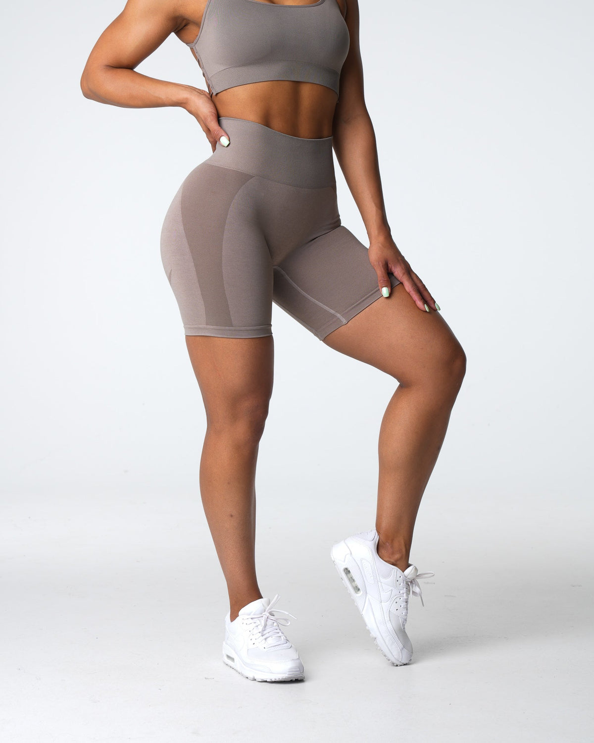 Women Taupe Contour 2.0 Seamless Shorts | NVGTN