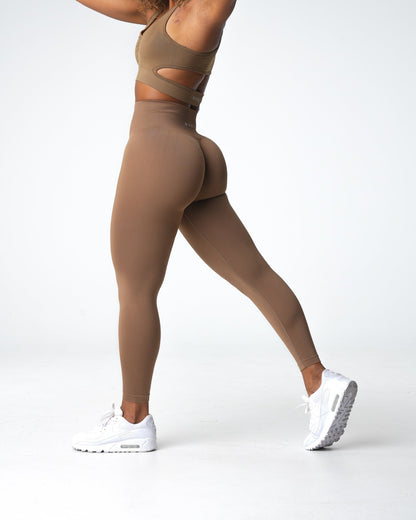 Women Toasted Almond Solid Seamless Leggings | NVGTN