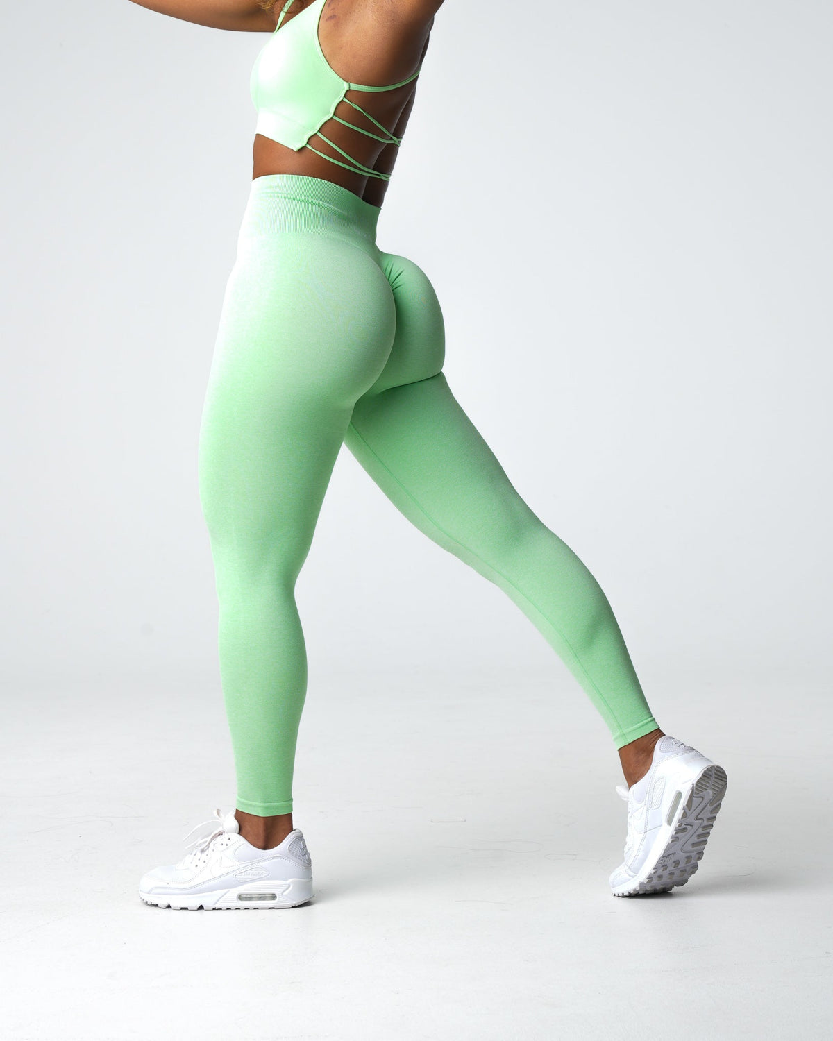 Women Pistachio Scrunch Seamless Leggings | NVGTN