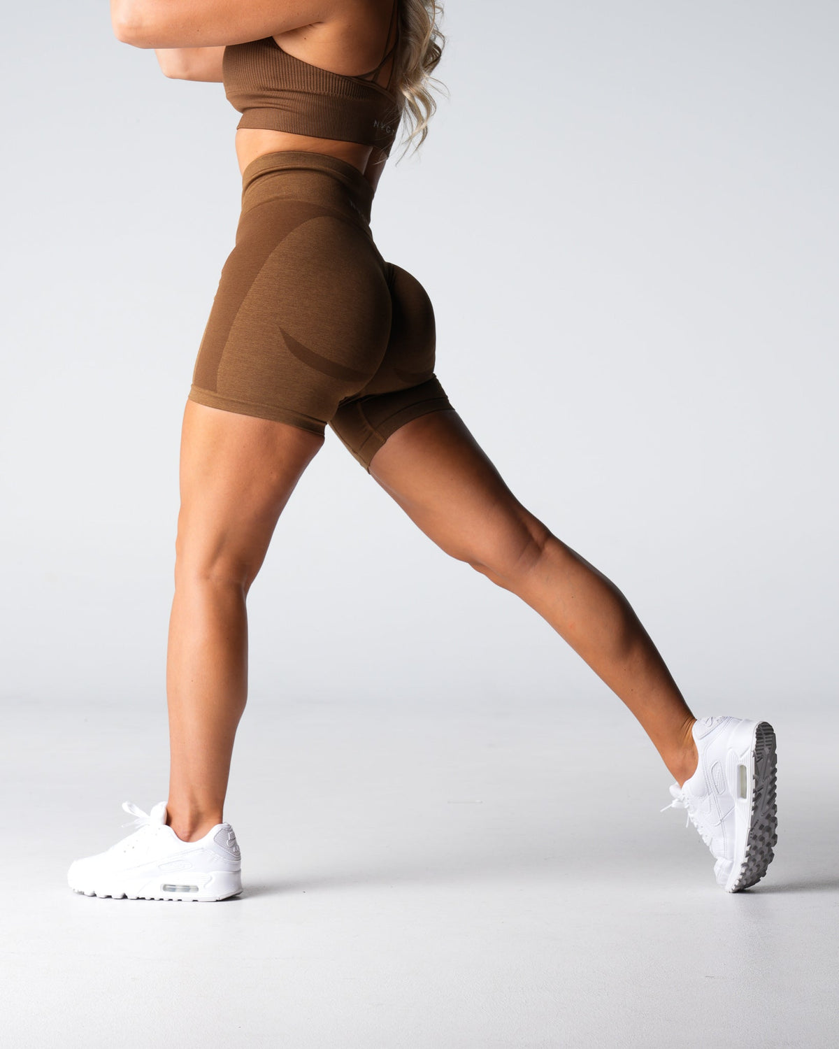 Women Mocha Contour 2.0 Seamless Shorts | NVGTN