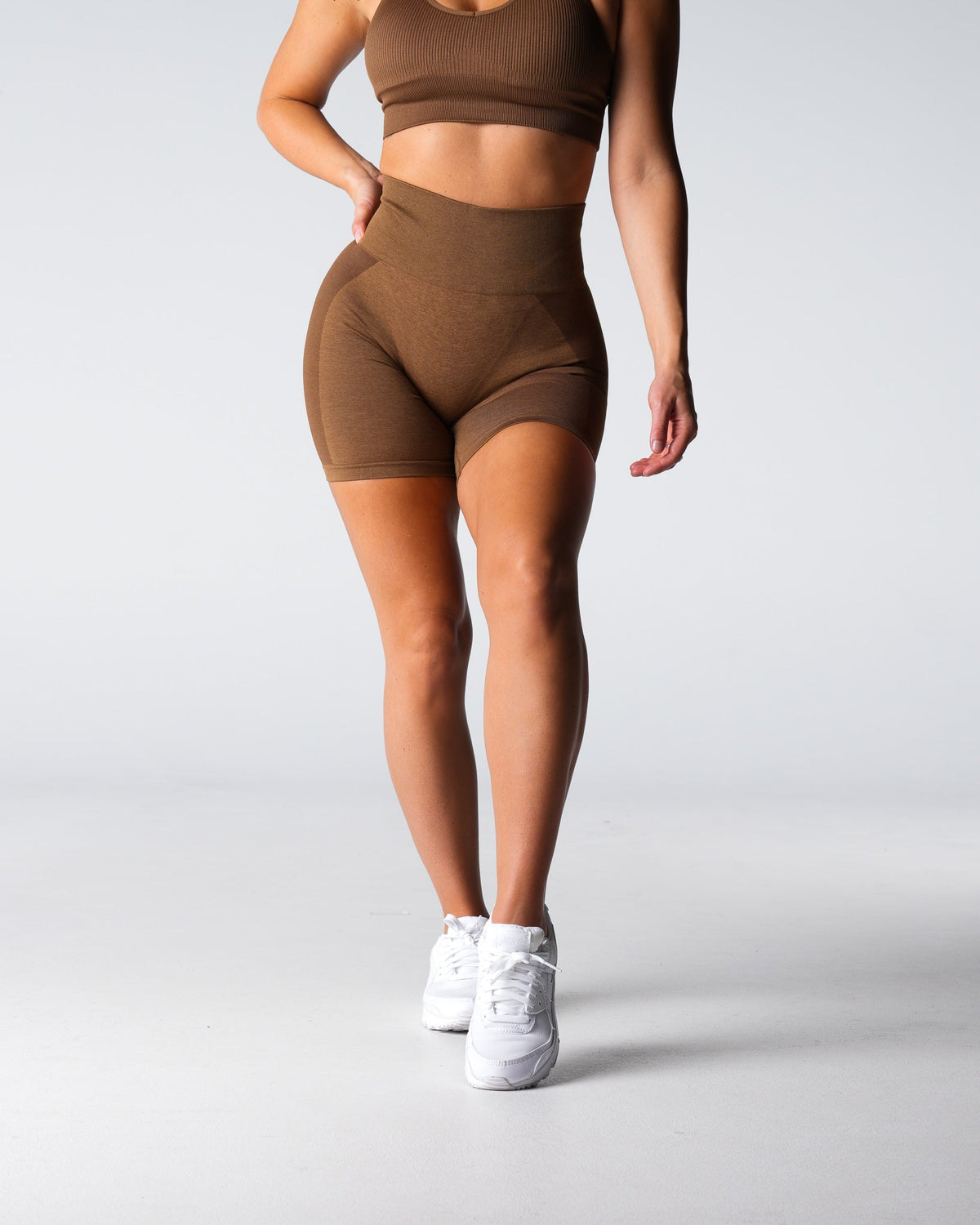 Women Mocha Contour 2.0 Seamless Shorts | NVGTN