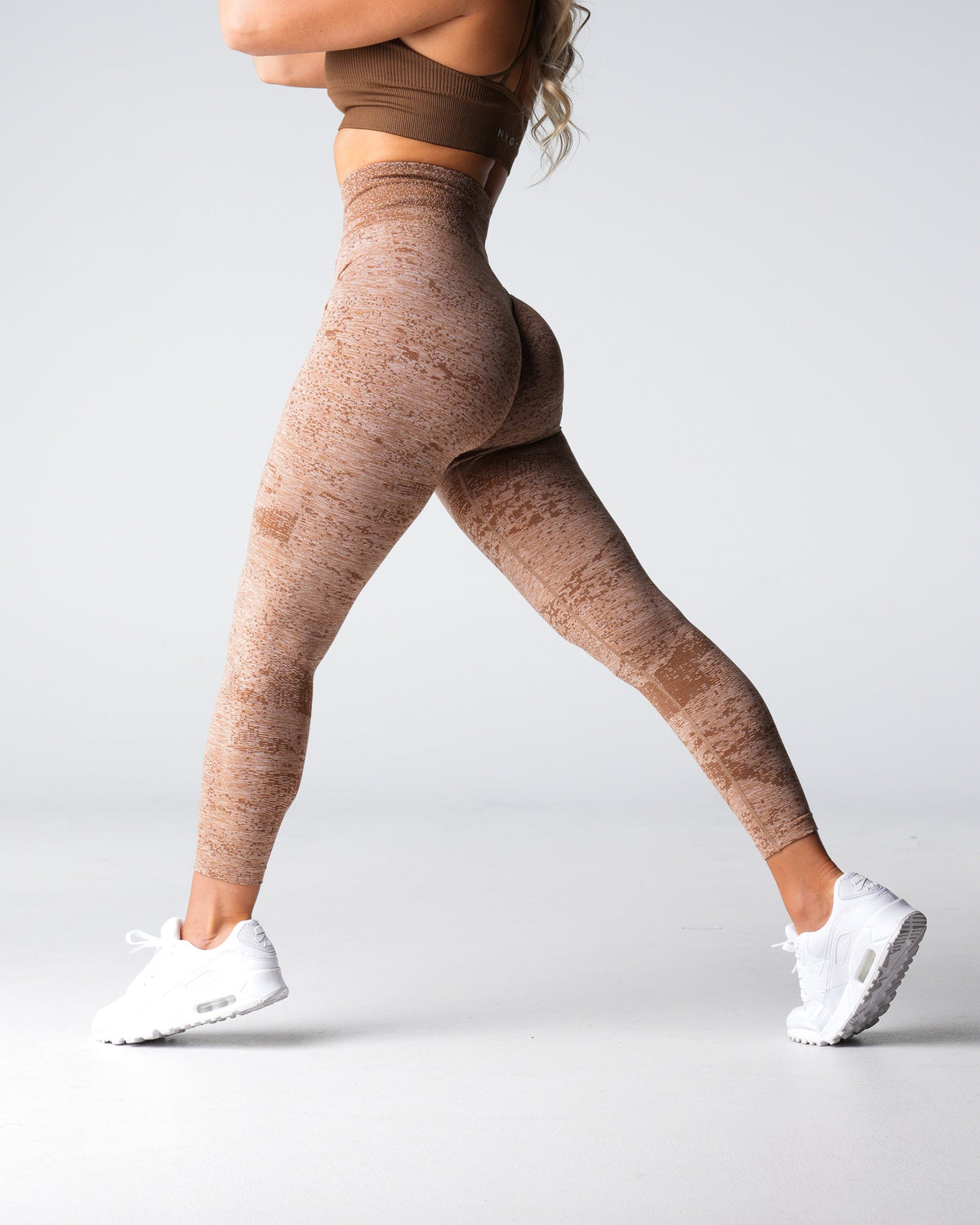 Women Sand Digital Seamless Leggings | NVGTN