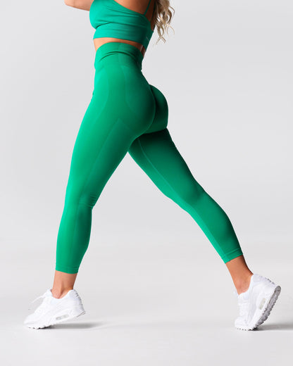 Women Holly Green Performance Seamless Leggings | NVGTN