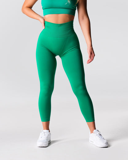 Women Holly Green Performance Seamless Leggings | NVGTN