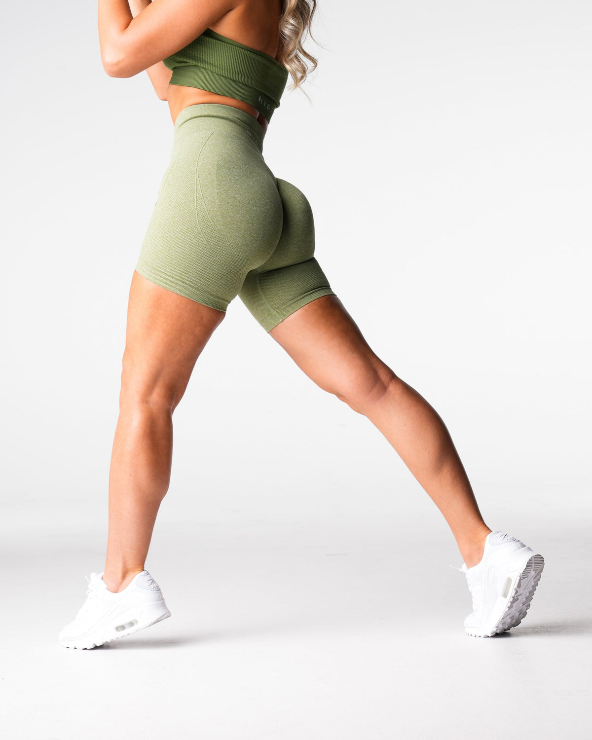 Women Meadow Lift Seamless Shorts | NVGTN