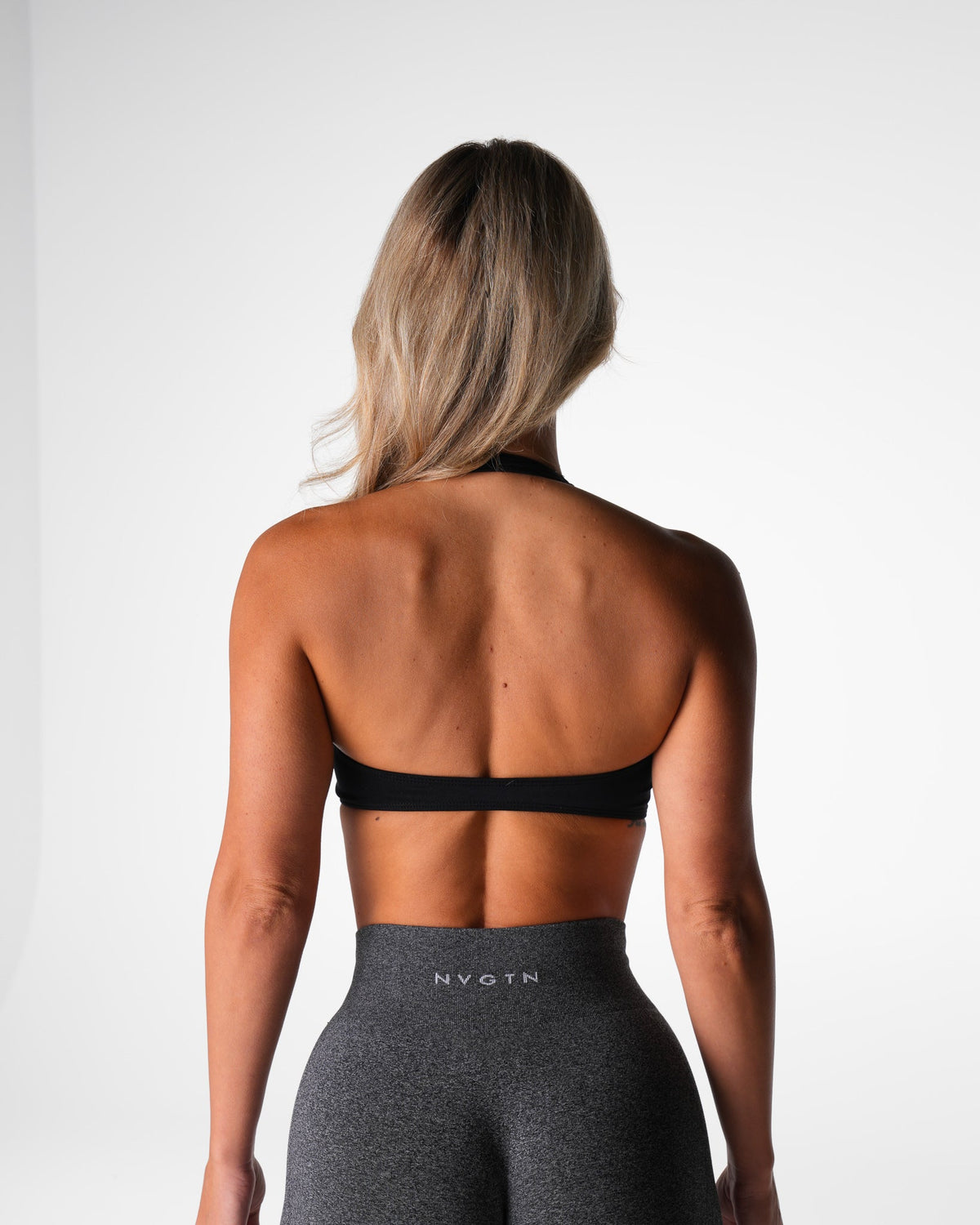 Women Black Comeback Seamless Halter Bra | NVGTN