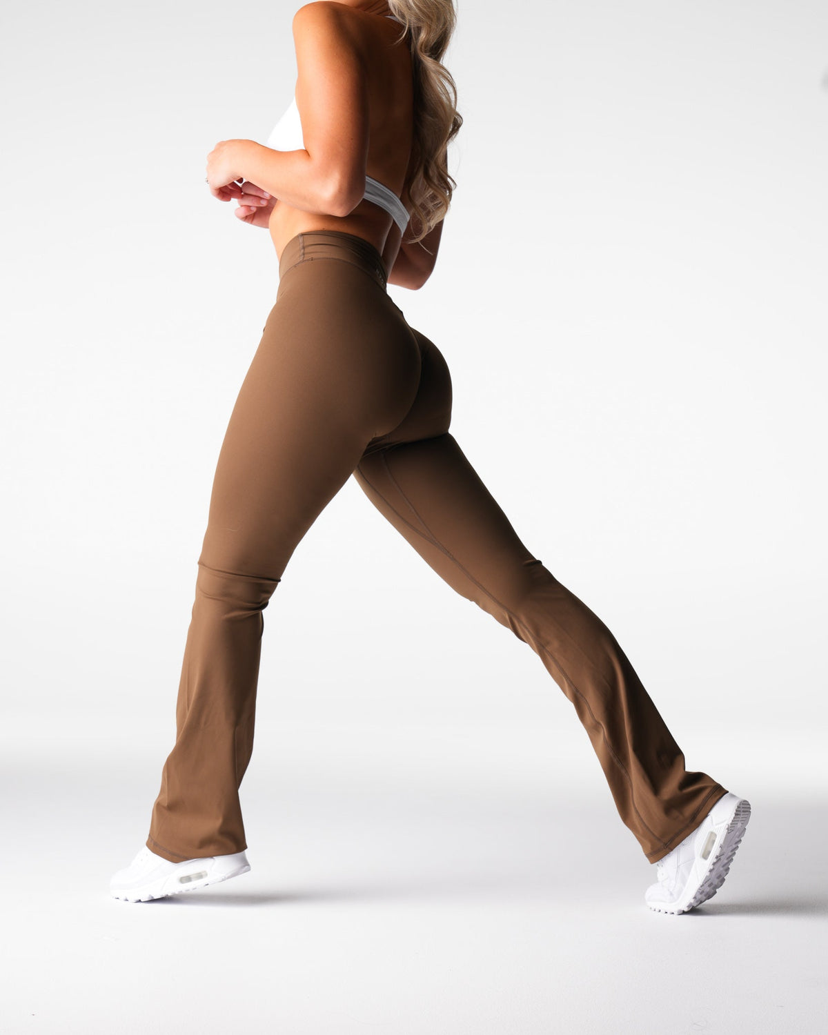Women Espresso Effortless Flare Leggings | NVGTN