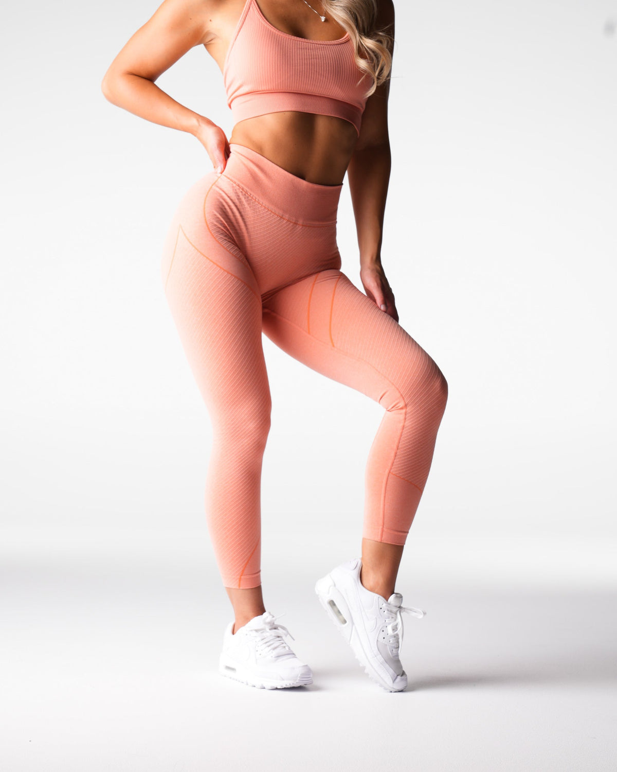 Women Peach Figure Seamless Leggings | NVGTN