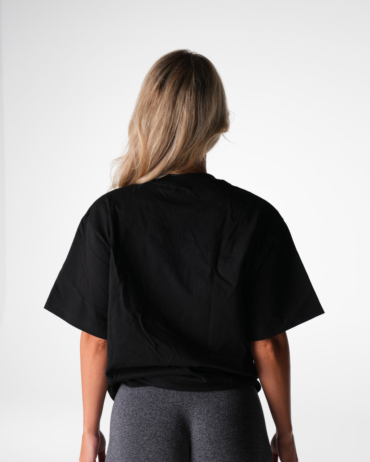 Women Black Wave Graphic Tee | NVGTN