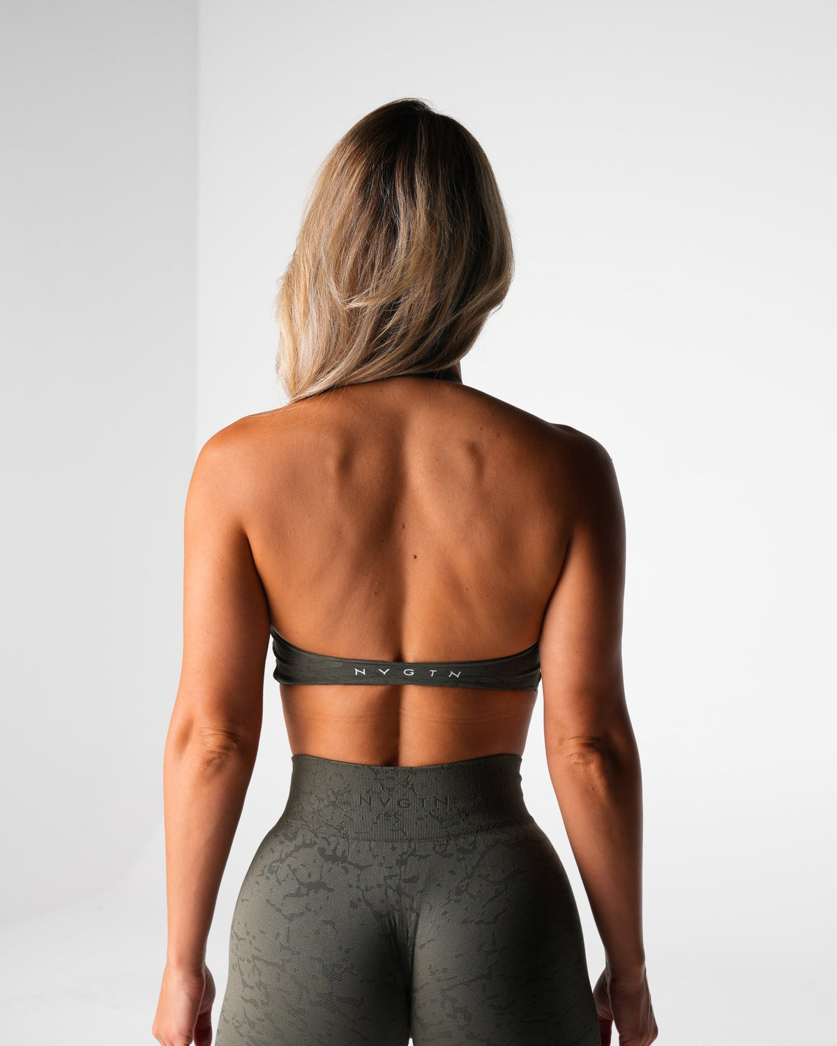 Women Evergreen Breakthrough Stunner Seamless Halter Bra | NVGTN
